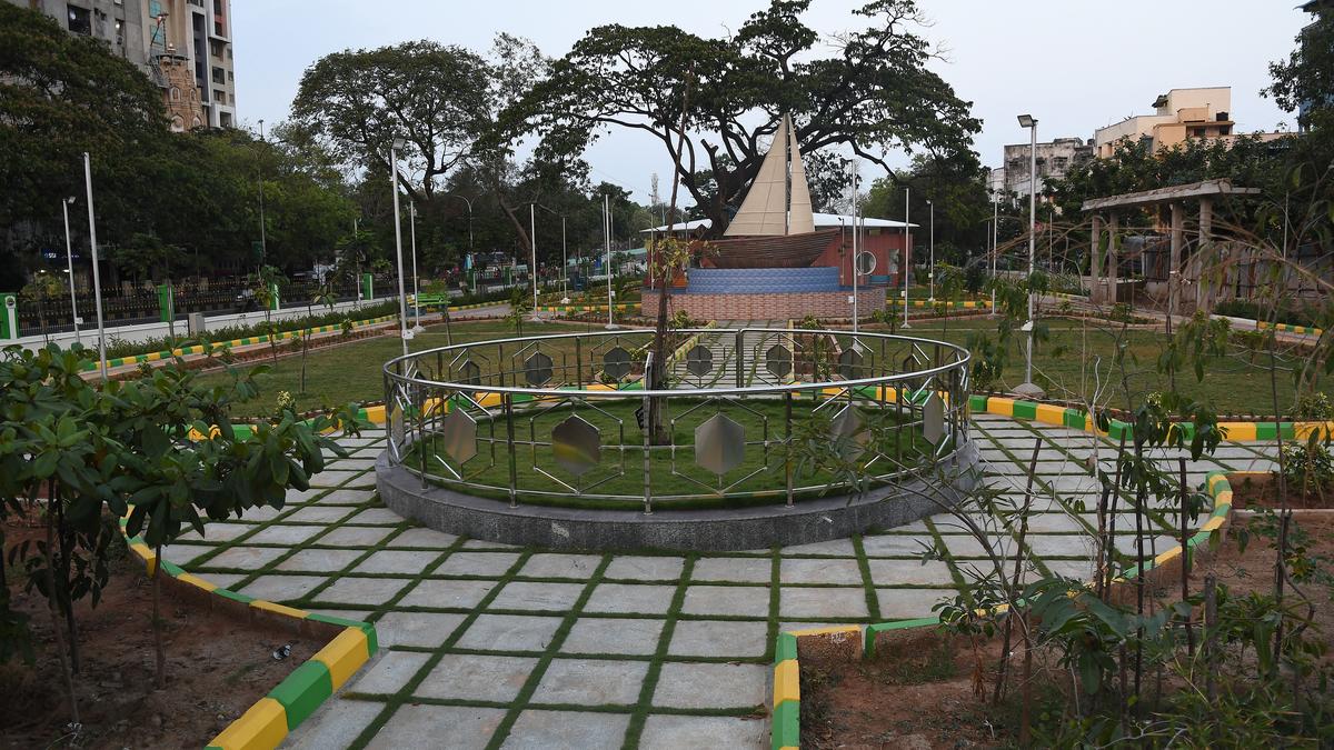 Residents flag restricted of entry, poor maintenance of Mint Park