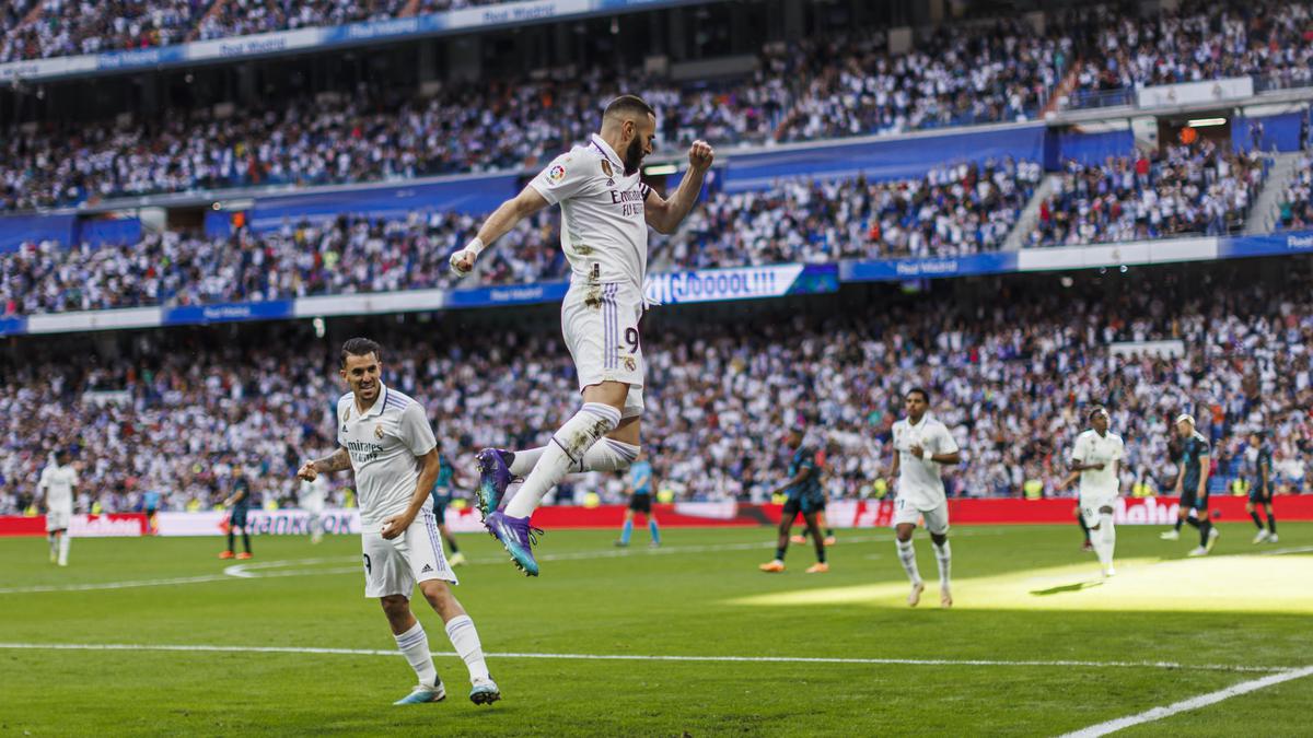 Benzema nets hat trick in Real Madrid win, Vinícius takes knock