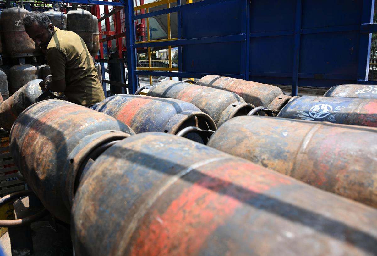 thehindu.com - K Srinivasa Rao - Hotel meals get costlier in Vizianagaram amid LPG supply shortage