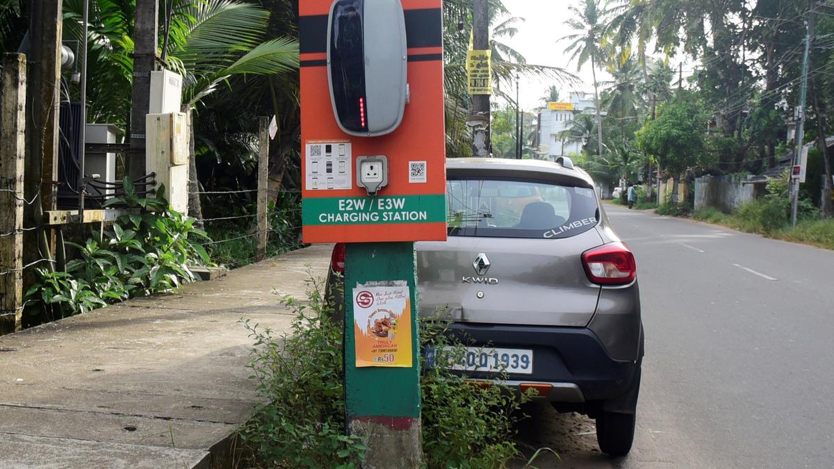 Few takers for pole-mounted e-vehicle charging points in Kozhikode city
