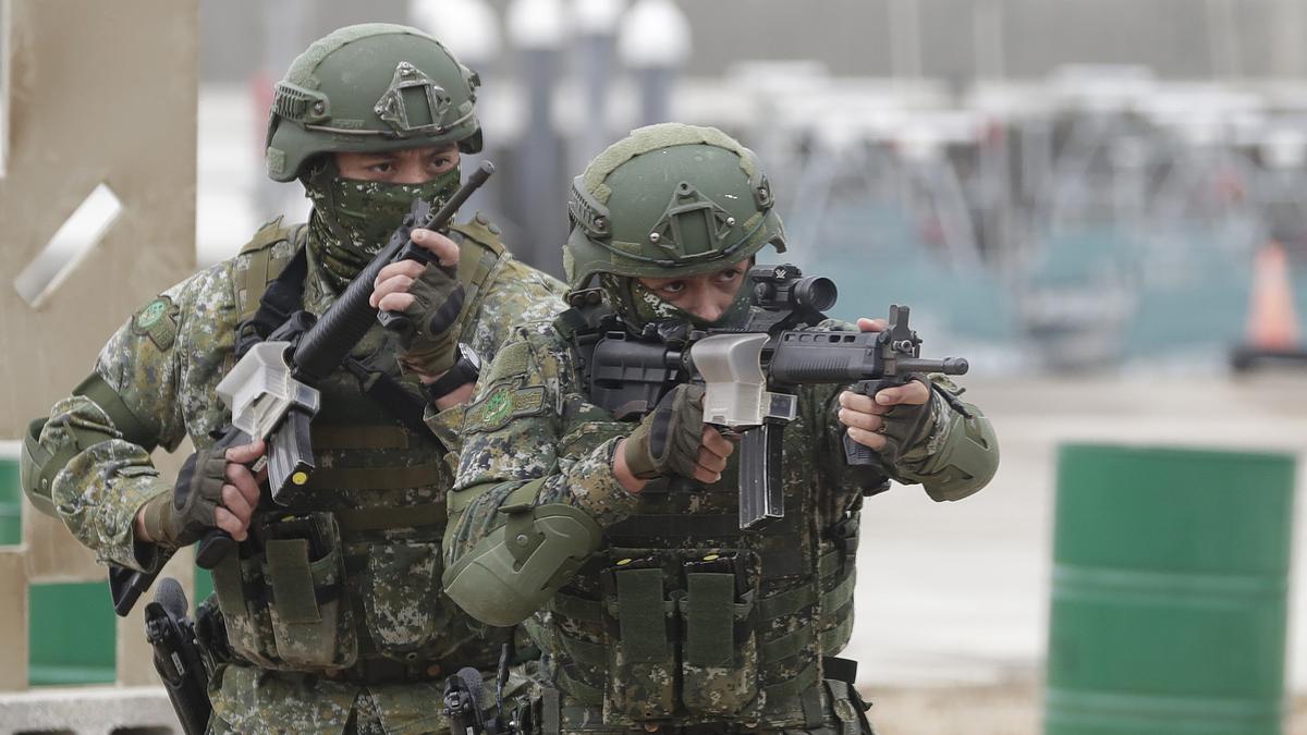 Which countries have compulsory military service?