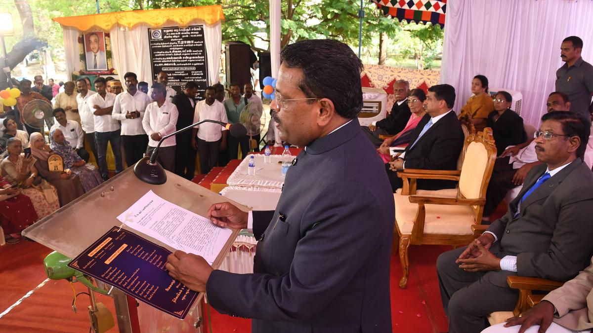 Portraits of senior advocates unveiled at Madurai District Court