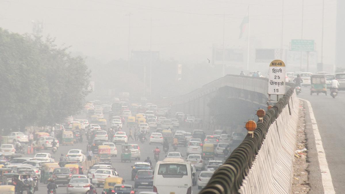 Marginal dip in pollution levels in Delhi; AQI in 'very poor' category