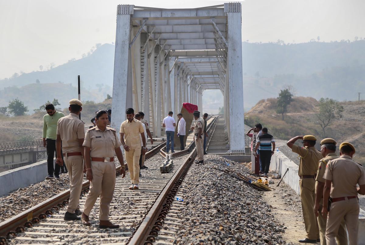 Udaipur-Ahmedabad railway track show cracks after blast - The Hindu