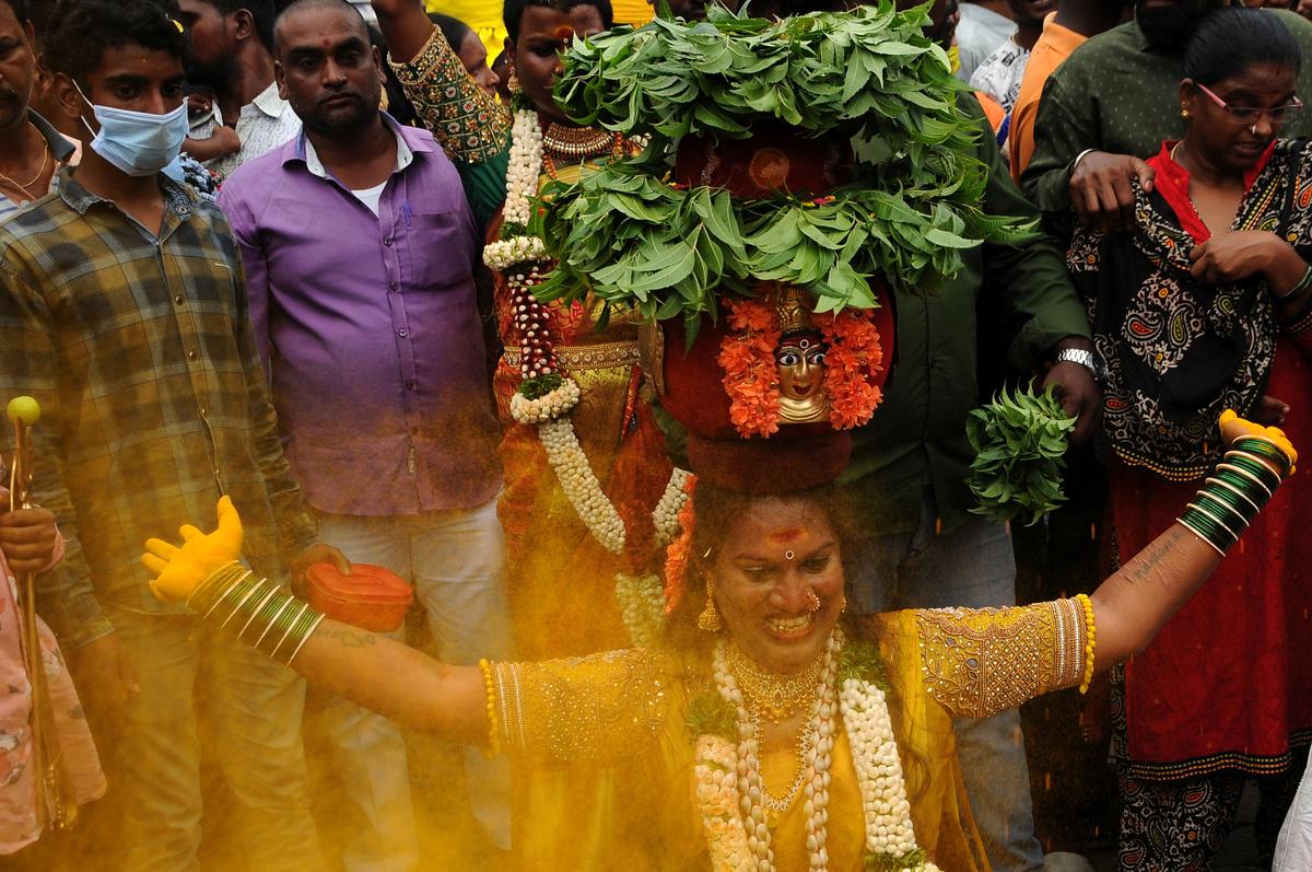 Golconda Bonalu begins with religous fervour - The Hindu