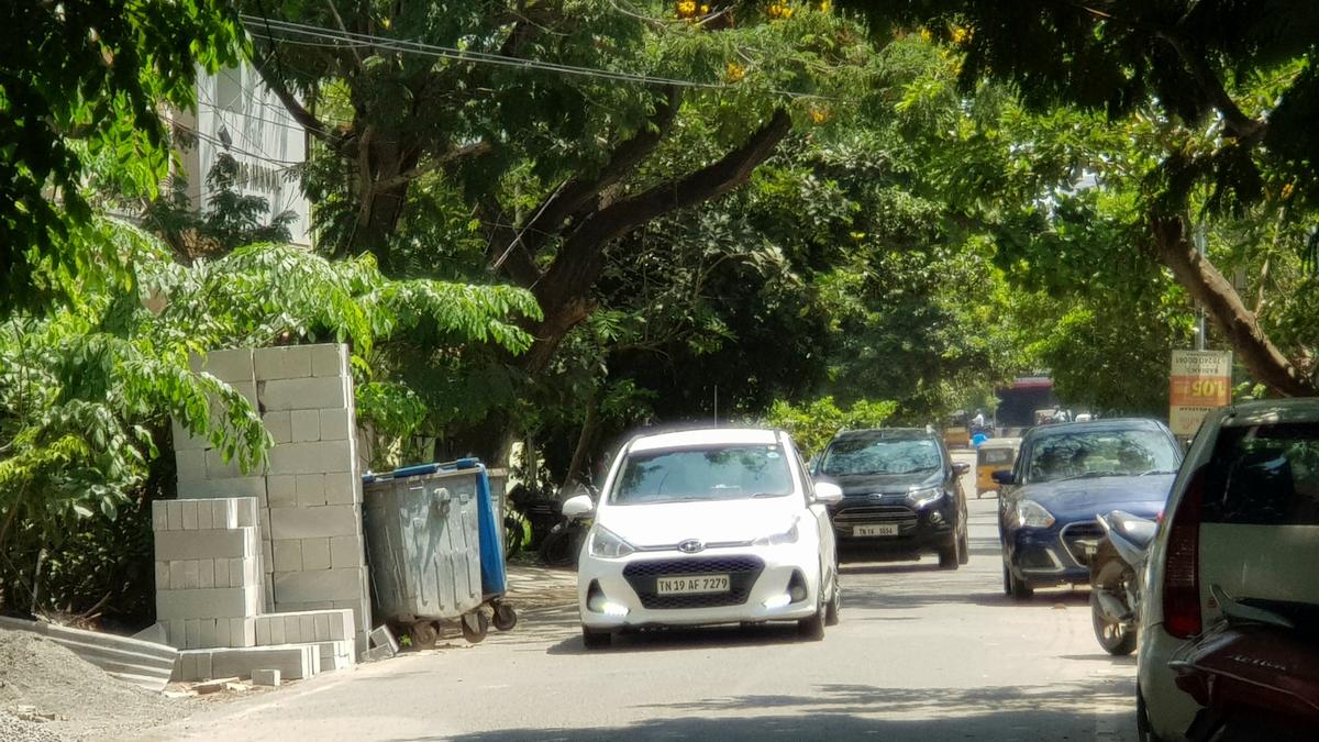 Haphazard parking mars the peace in Neelangarai