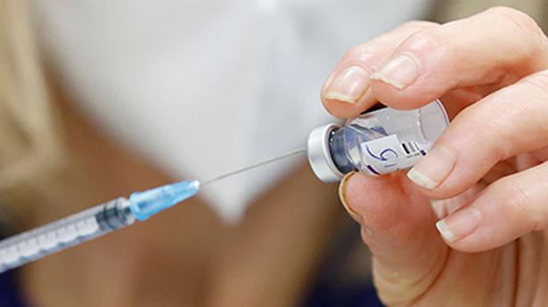 Les Israéliens recevront un vaccin contre le coronavirus adapté aux variantes: rapport