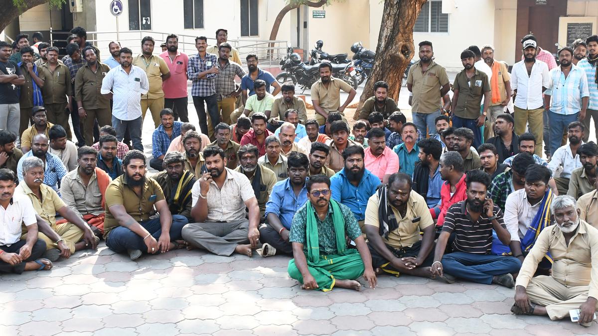 Over 200 contract drivers in Coimbatore demand action against private management