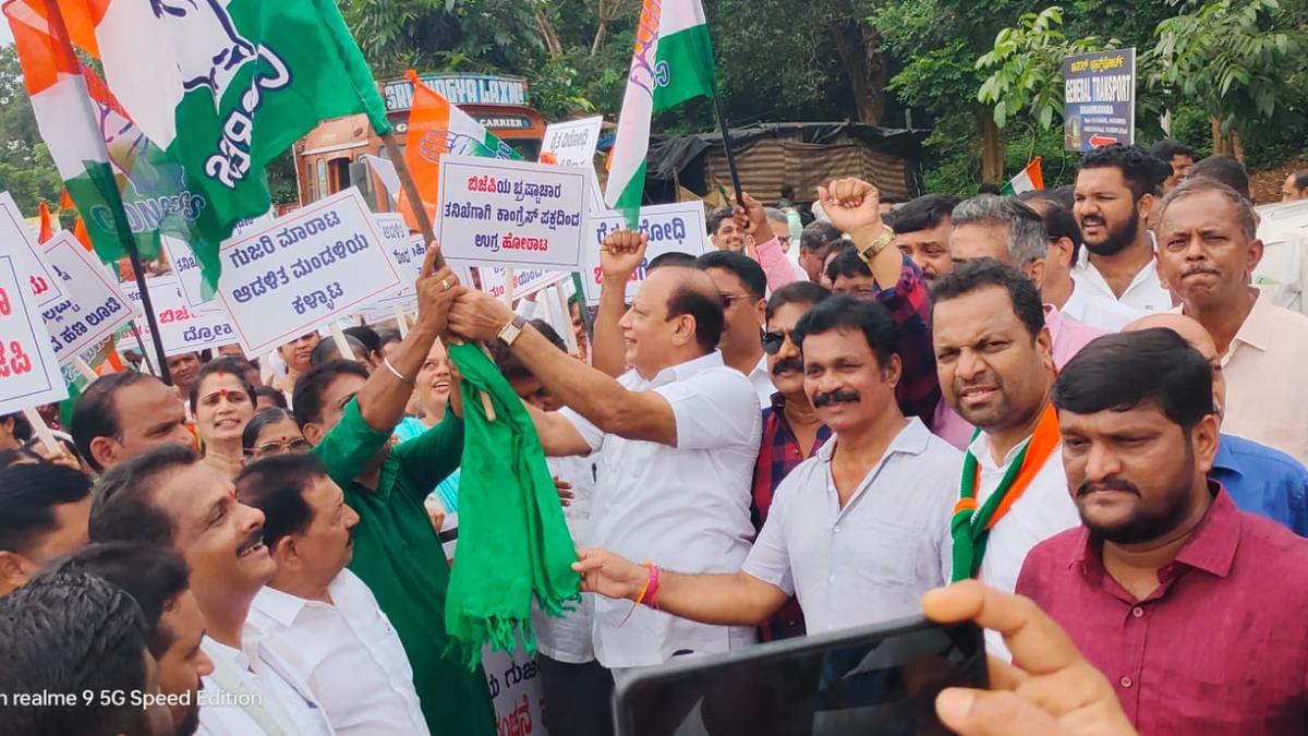 Congress protests over sale of scrap items at Brahmavar sugar factory