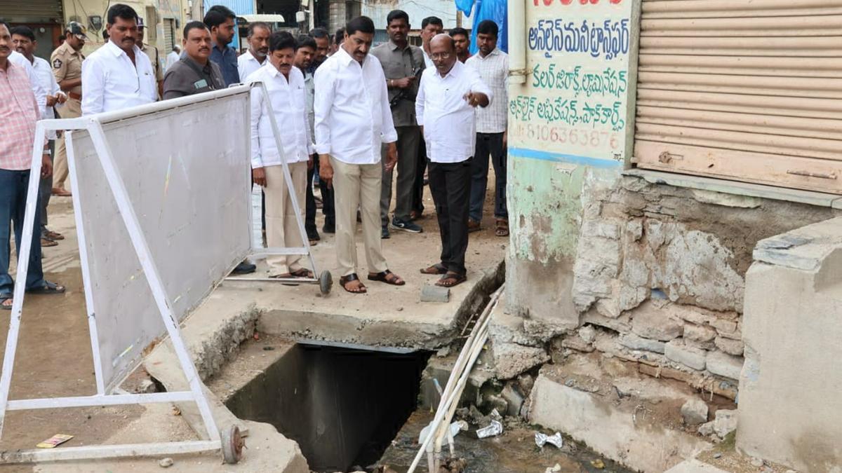 Minister inspects development works at Banganapalle