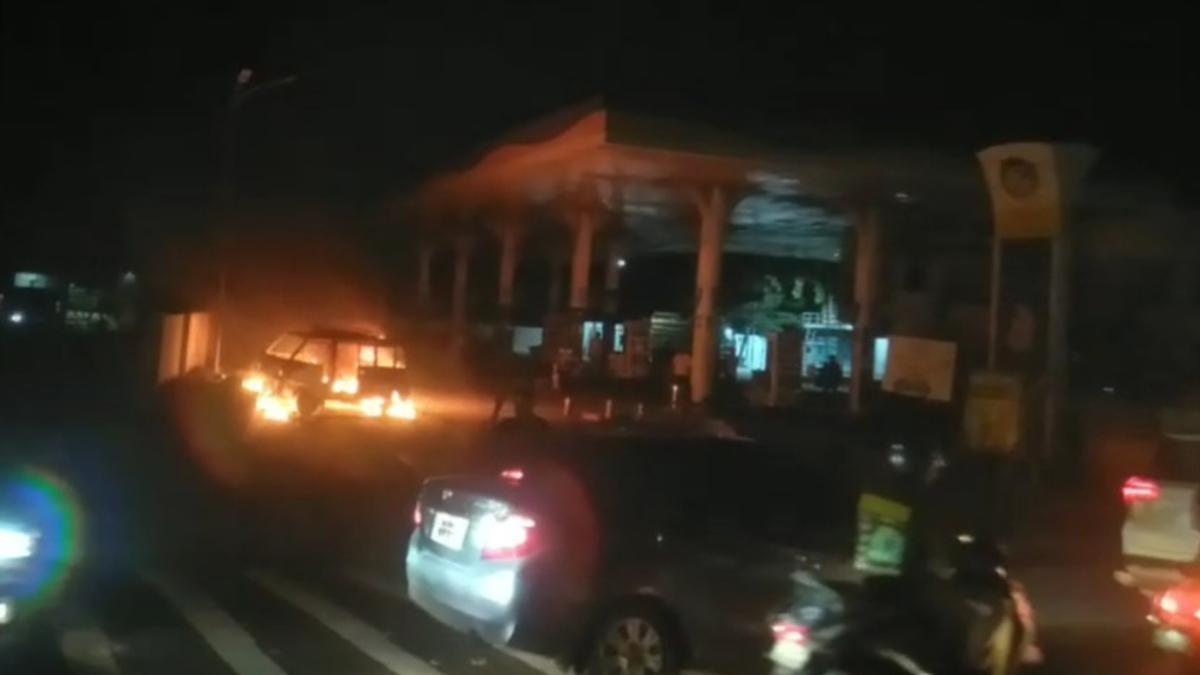 Minivan catches fire at fuel station in Coimbatore