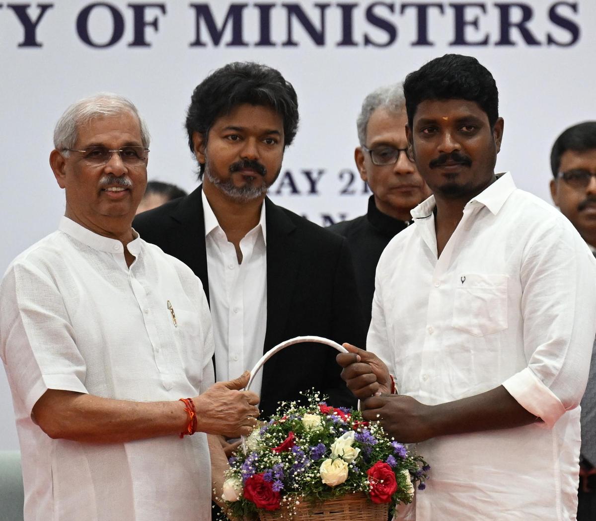 K. Vignesh, Tamil Nadu Minister for Prohibition and Excise, with Governor Rajendra Vishwanath Arlekar at Lok Bhavan in Chennai on May 21, 2026