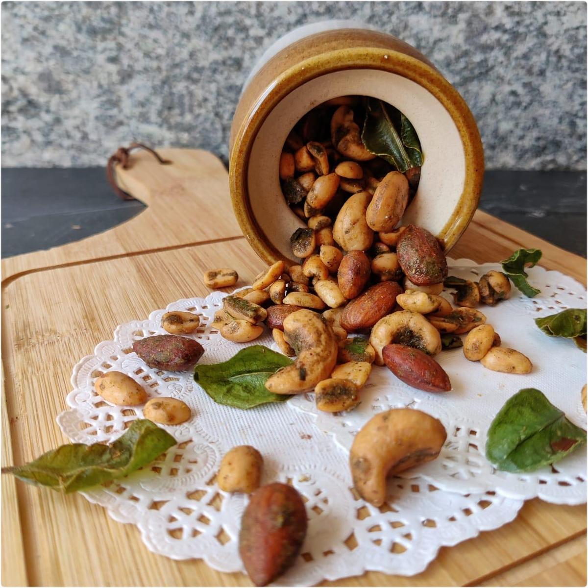 Thai almond mix with crisp almonds, cashew nuts and peanuts, all tossed in Thai spices and a drizzle of olive oil