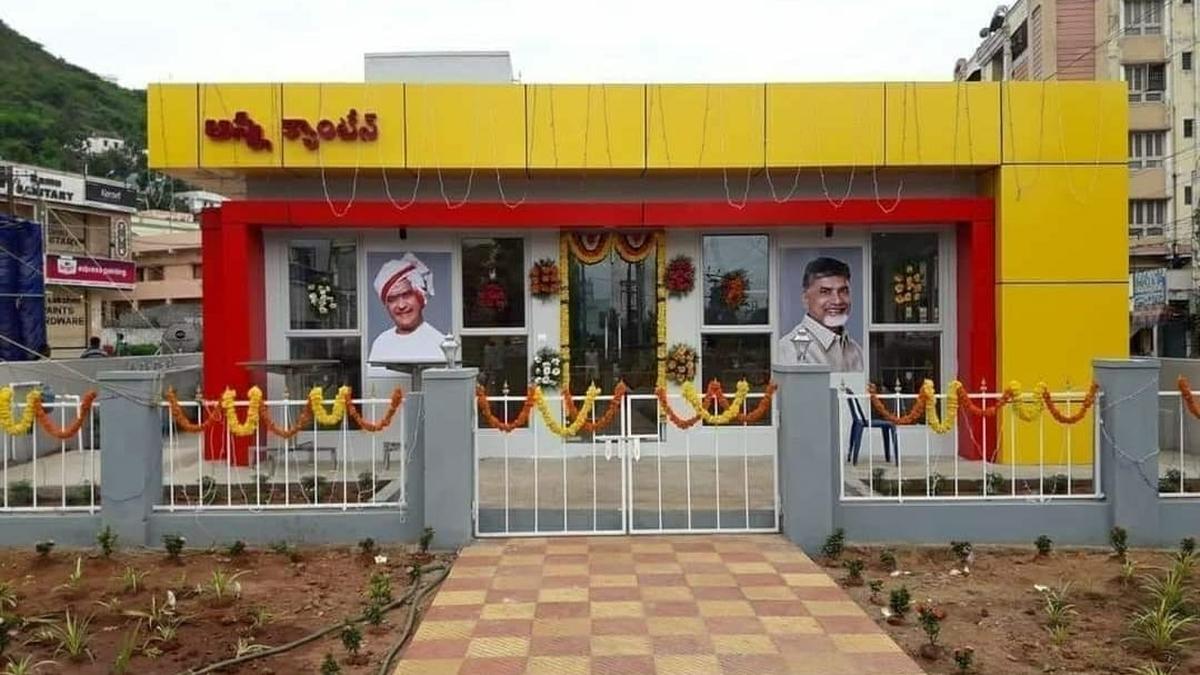 Untuk pertama kalinya, Balakrishna meluncurkan kembali kantin Anna, NTR Arogya Ratham di Hindupur