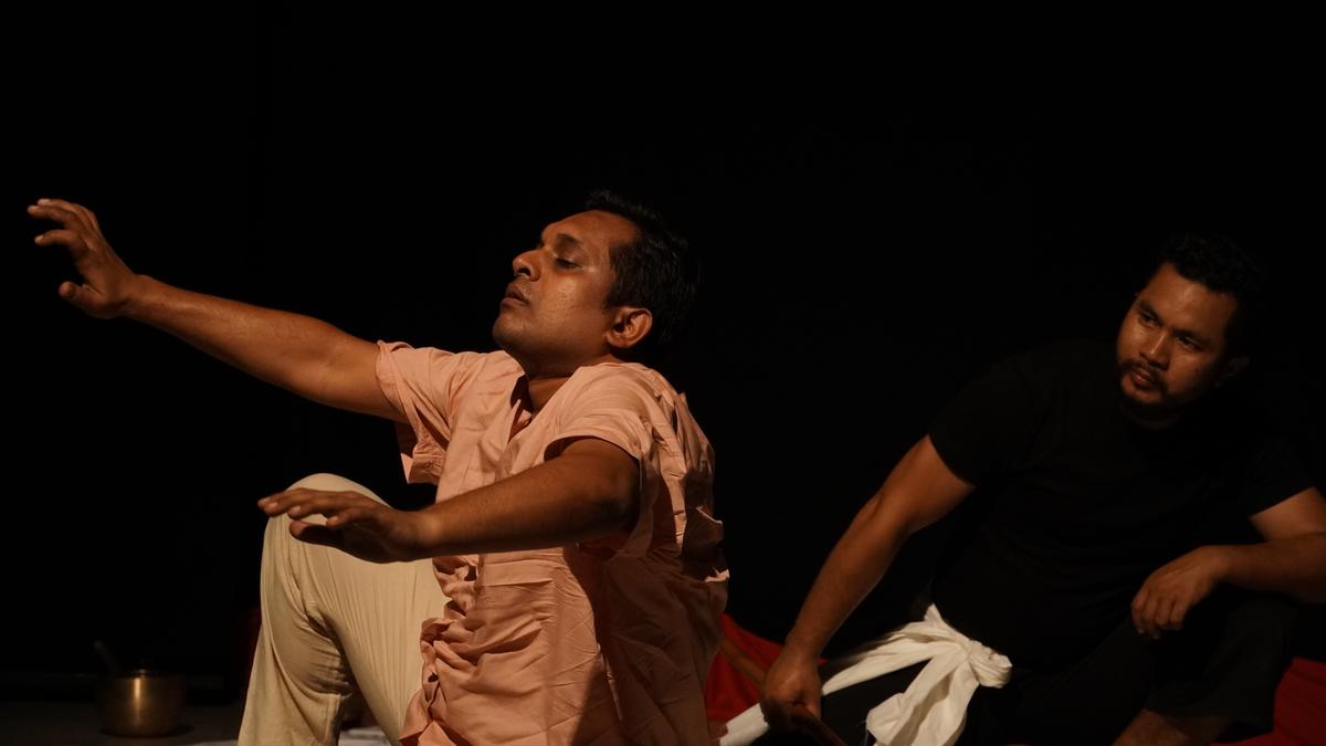 Bengaluru Theatre | Vivek Vijayakumaran’s non-verbal play ‘It Is You’ explores identity