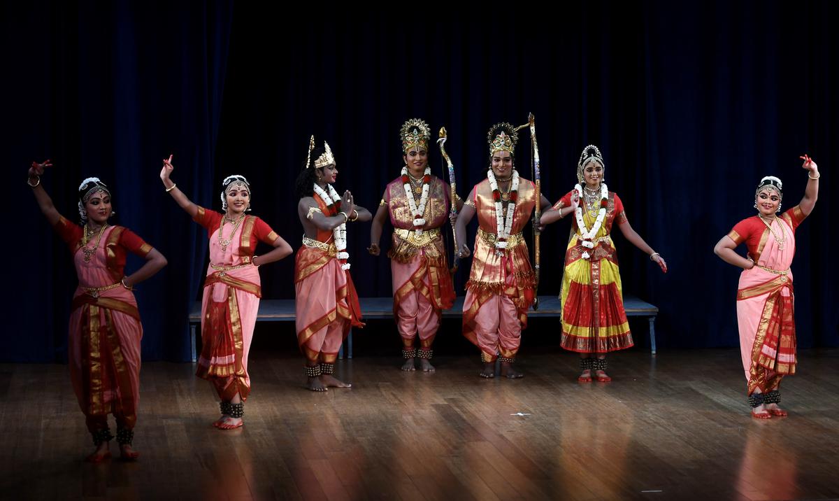 Divyasena’s dance drama ‘Jai Hanuman’ was performed during the Bharatnatyam dance festival conducted by Aikyam in Chennai. 