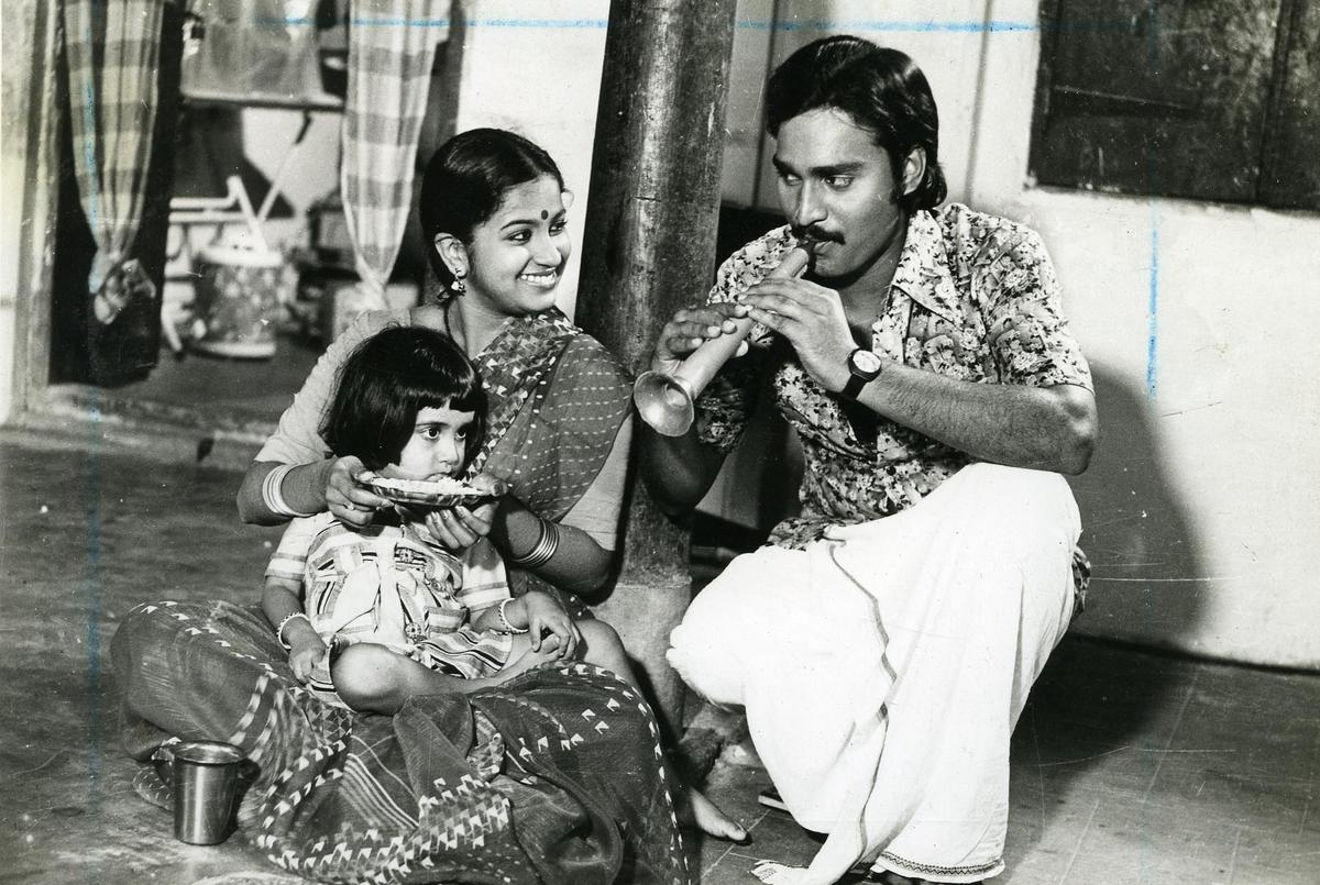 K. Bhagyaraj e Radhika em 'Indu Poi Naalai Vaa' K. Bhagyaraj e Radhika em 'Indu Poi Naalai Vaa'