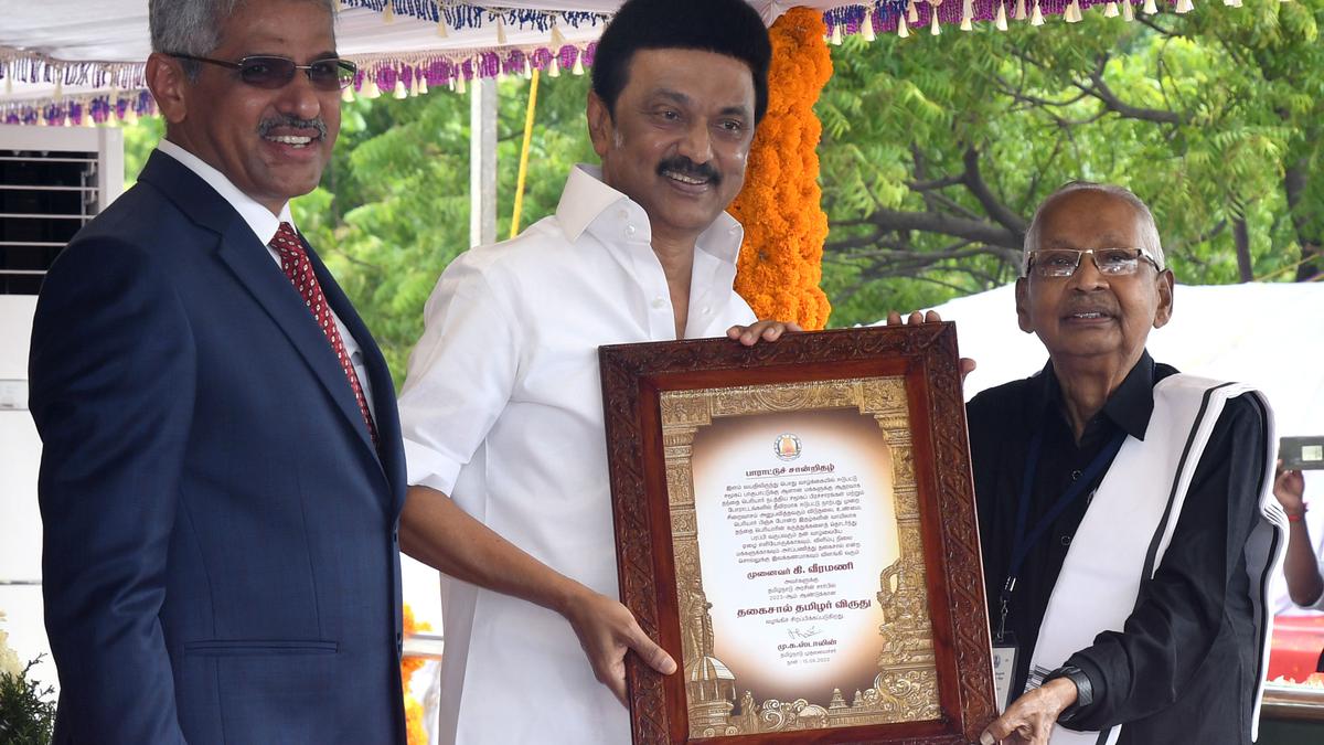 Dravidar Kazhagam president Veeramani receives ‘Thagaisal Thamizhar’ Award from Stalin