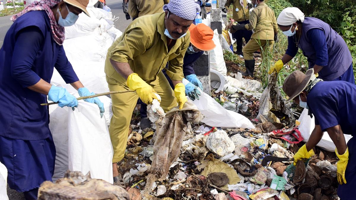 Corporation cleans up bypass road at Pachakkal in Kozhikode