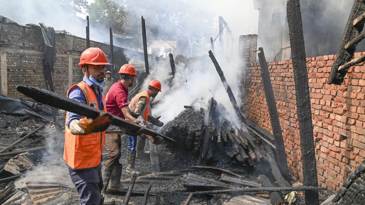 Massive fire at timber factory in Kolkata at midnight; 20 fire engines at spot, 17 families left homeless