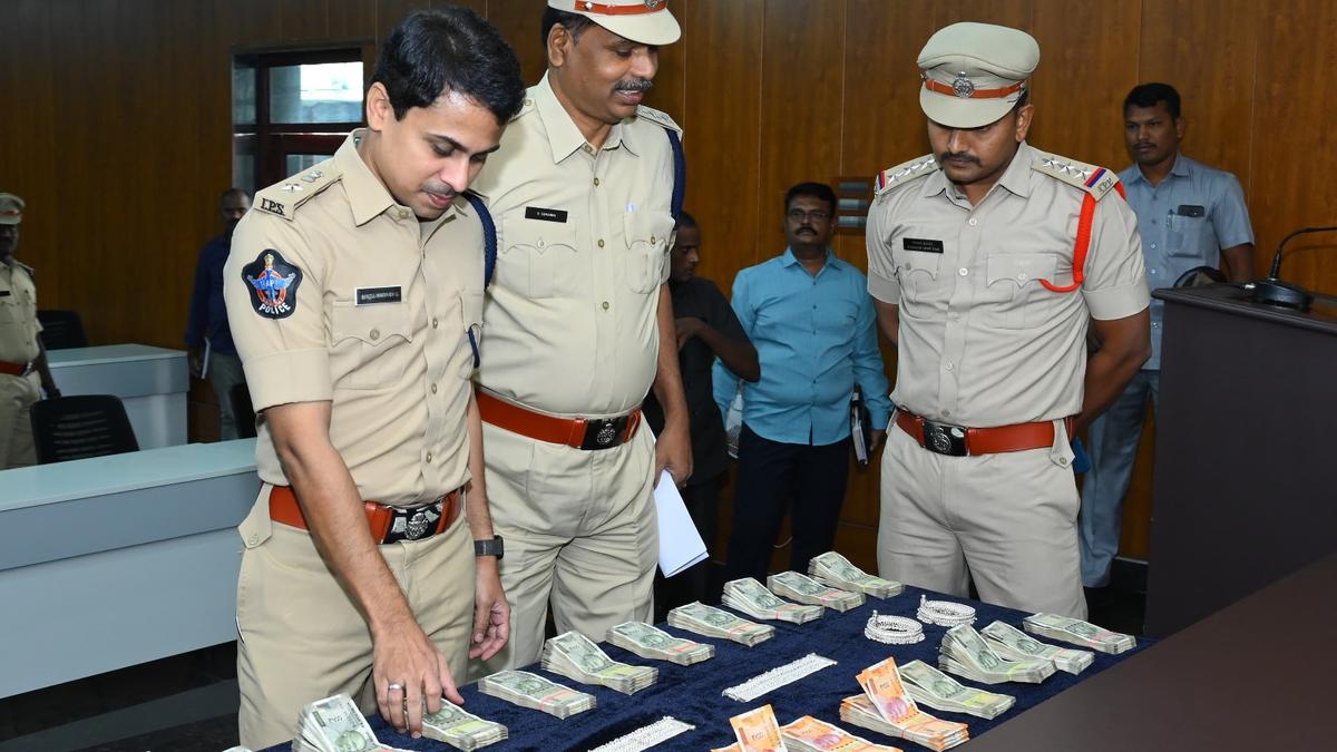 Inter-State gang of thieves busted, 13 members arrested in Adoni in A.P.