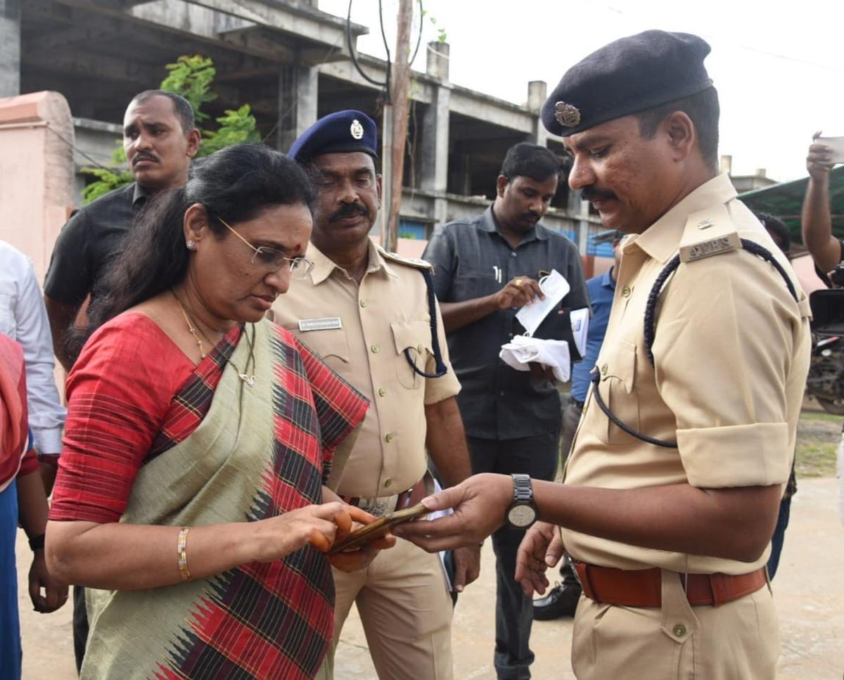 Man slits girl’s throat for rejecting marriage proposal near Kakinada