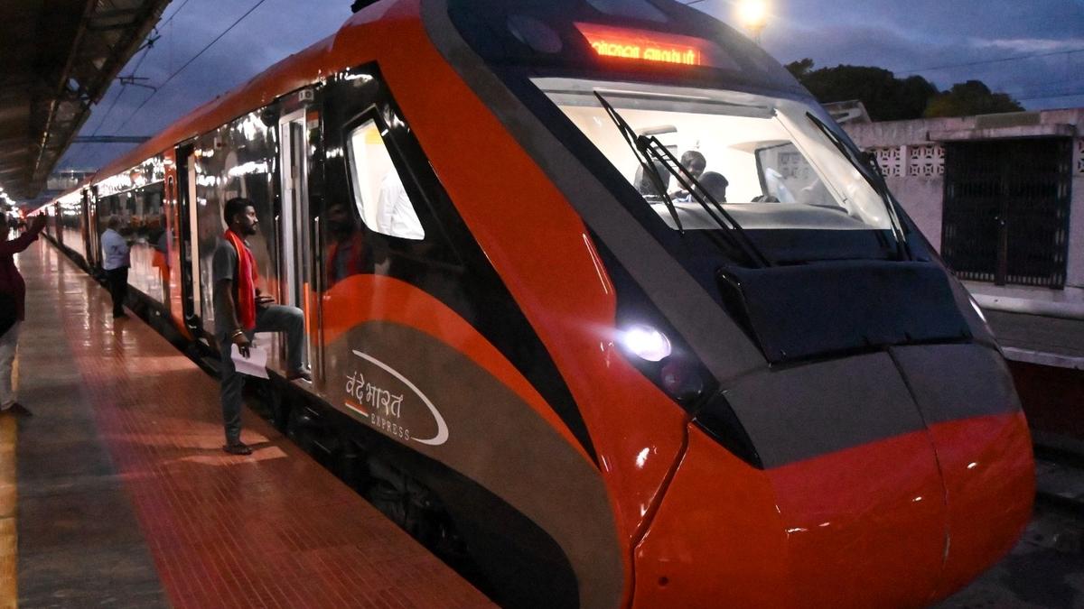 Tirunelveli &ndash; Chennai Vande Bharat Express Train begins service with 20 coaches