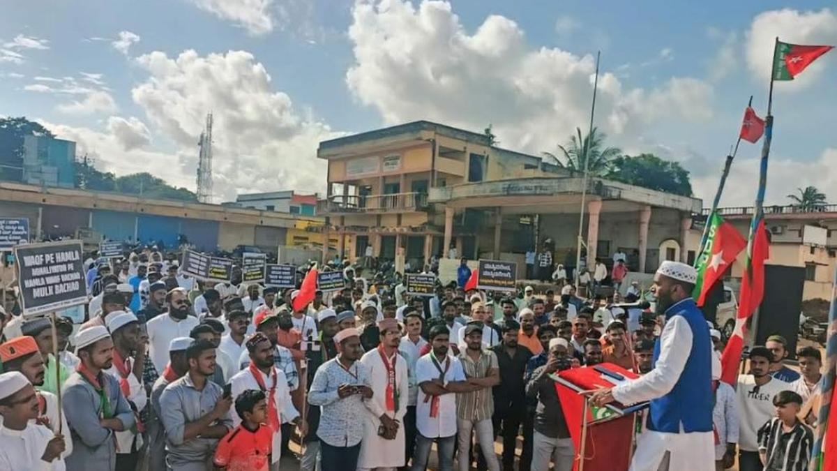 Protest by SDPI against amendments to Waqf Act