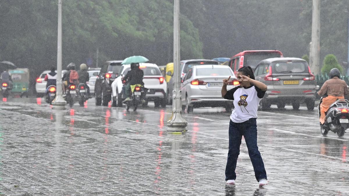 Cyclone Fengal LIVE updates: Bengaluru to continue receiving moderate rainfall; Red alert issued for northern Kerala