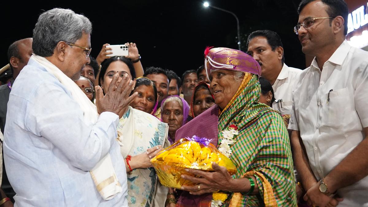 Akkatayi felicitated, after she greets Chief Minister at Sambra Airport