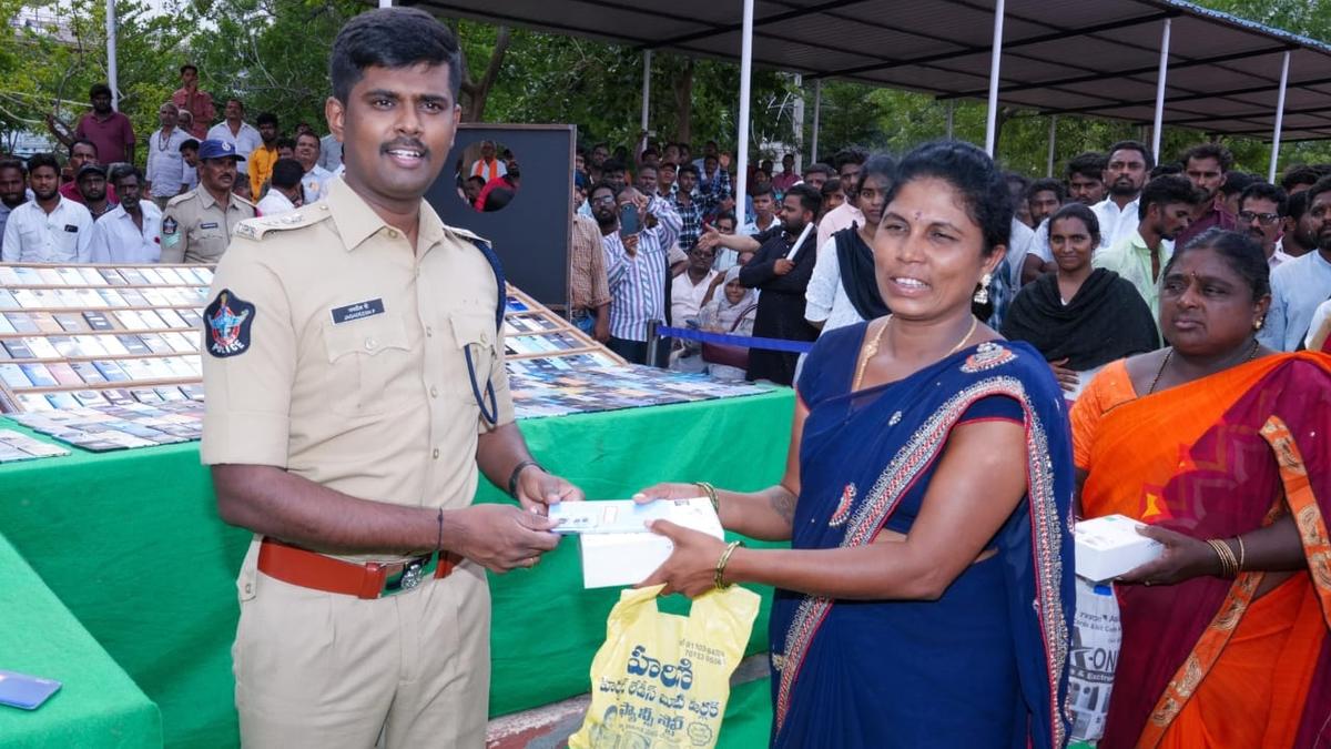 Anantapur police hand over ₹3.3 crore worth lost mobiles to owners at recovery mela