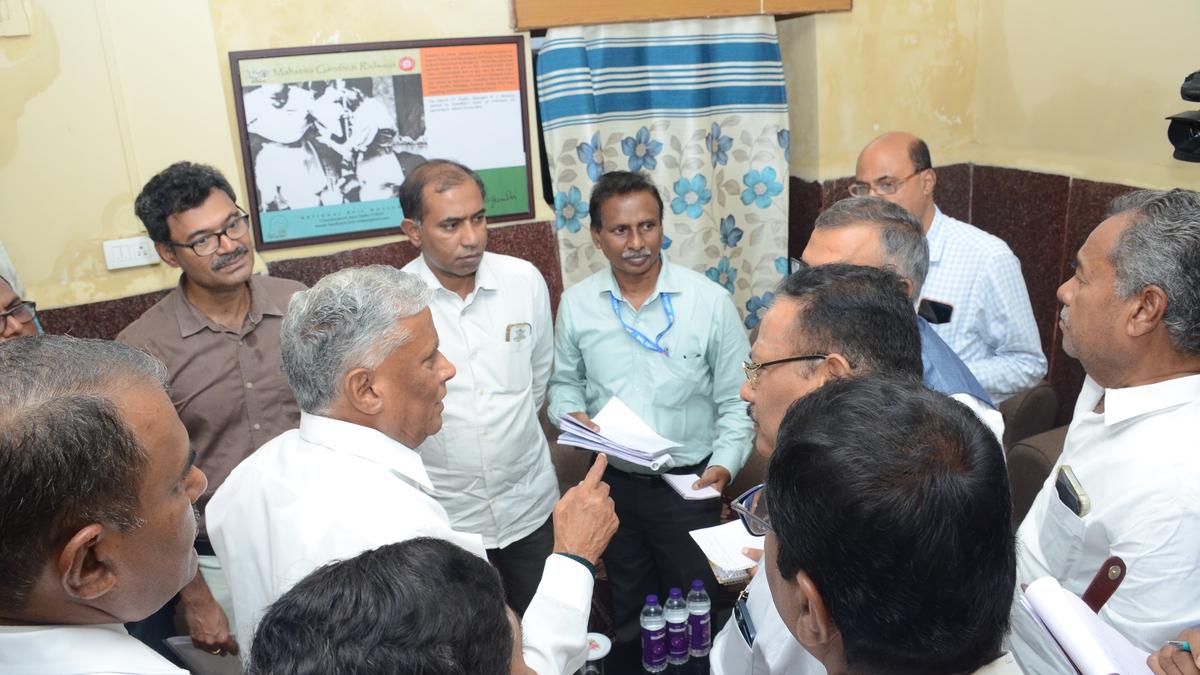 66 railway stations in State will be developed at a cost of ₹2,000 crore, says Somanna