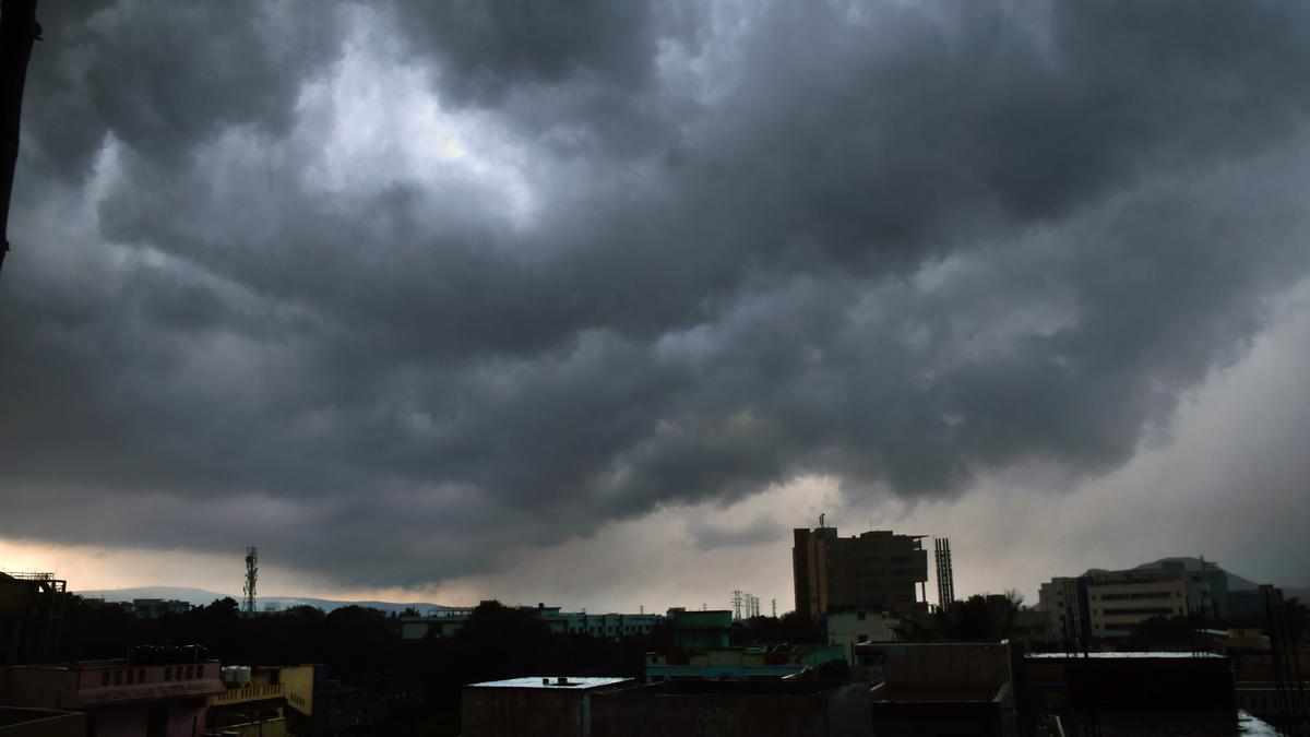 Rain leaves low-lying area in Visakhapatnam water-logged, Mudasarlova Park records 62 mm precipitation