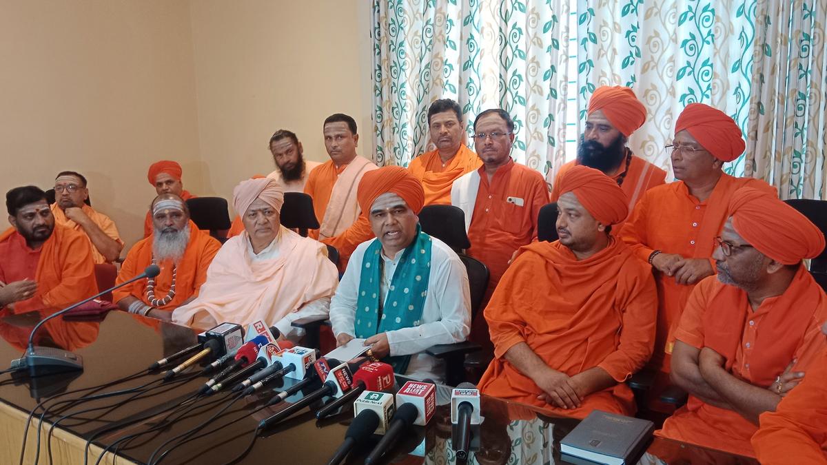 Ahead of socio-educational survey, confusion among Veerashaiva-Lingayats resurfaces with conflicting directions