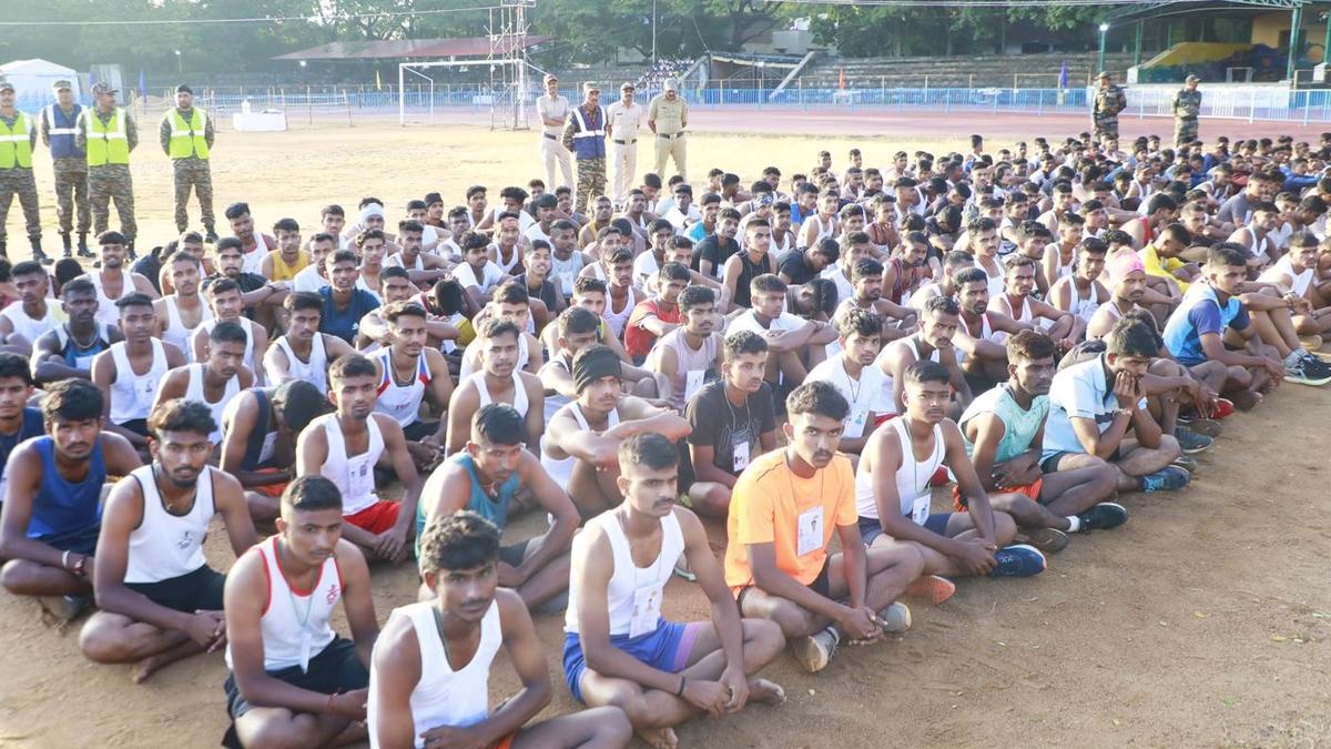 Shivamogga MP flags off physical tests for Agnipath recruitment rally