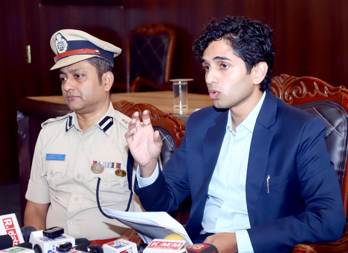 Belagavi Deputy Commissioner Mohammad Roshan and Police Commissioner Borase Bhushan Gulabrao speaking to reporters in Belagavi on Saturday (May 16).