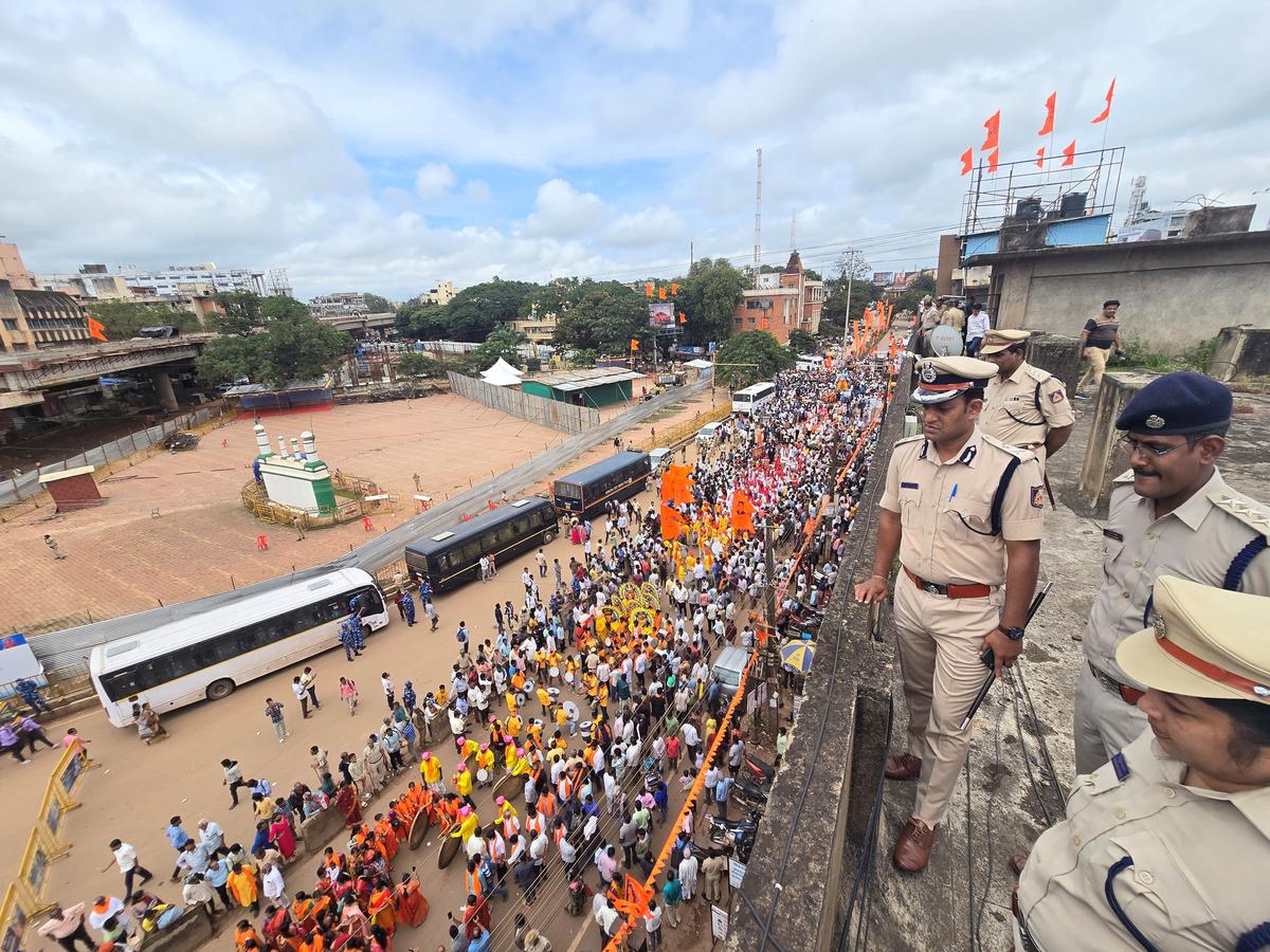 Grand, colourful farewell to Ganesha from Idgah Maidan in Hubballi - The  Hindu