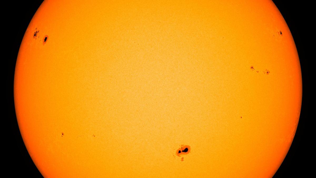 Sunspot as big as Earth visible without use of telescope