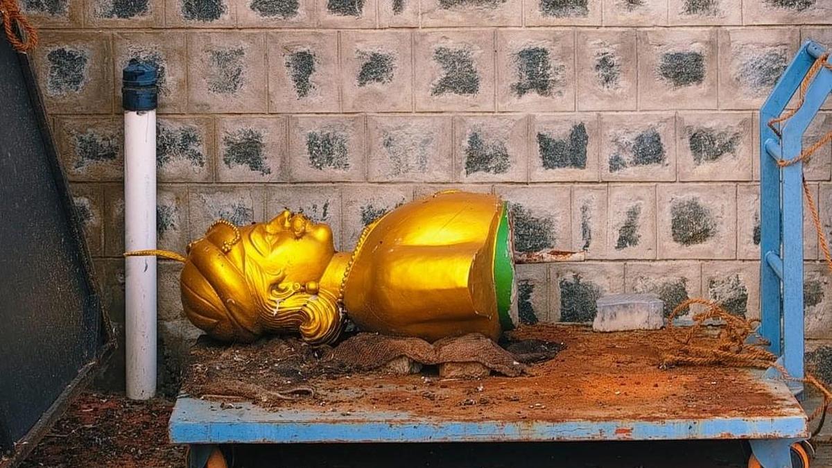 Plea to reinstall Kalingarayan&nbsp;statue in Erode