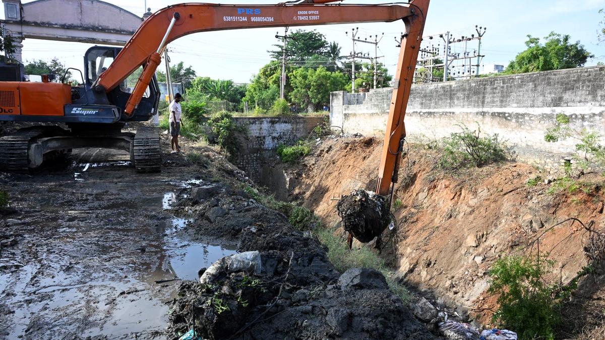 Dredging of Nanjai Uthukuli irrigation canal taken up after eight years