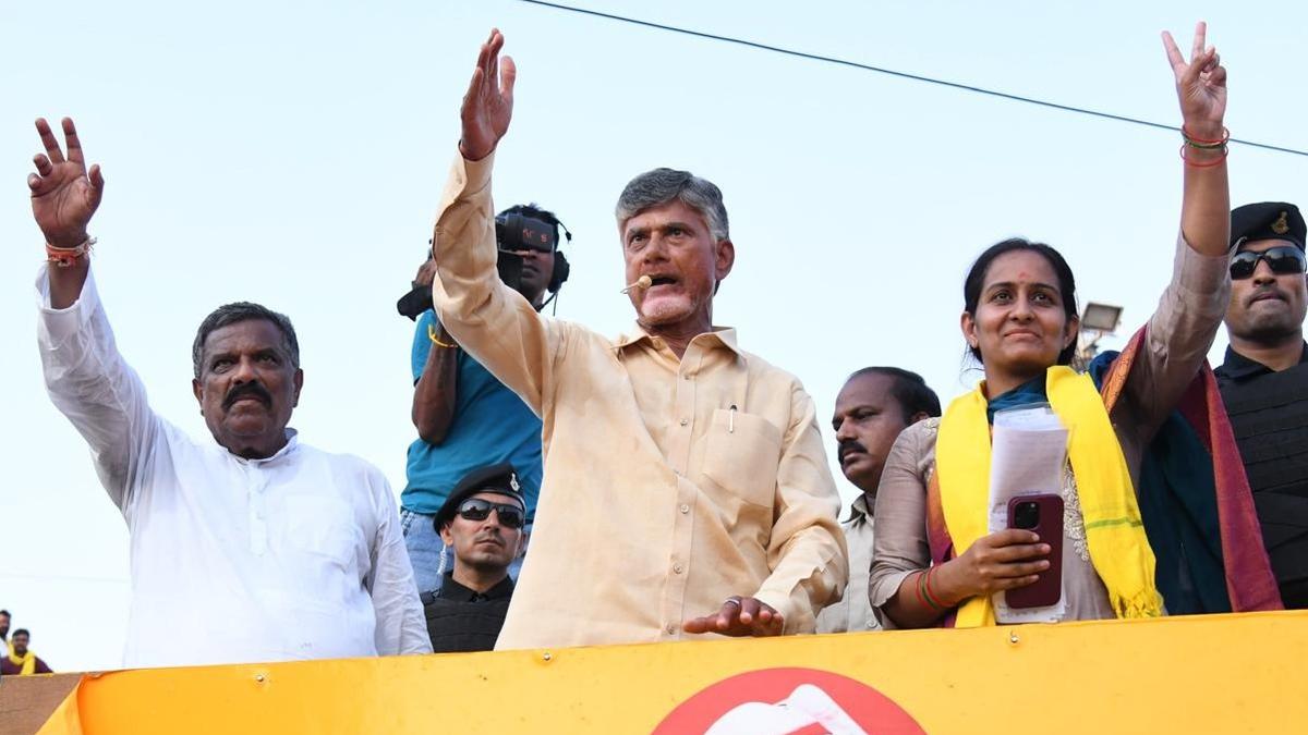 YSRCP govt. is playing with lives of people by not clearing ₹1500-crore Aarogyasri dues, says Naidu