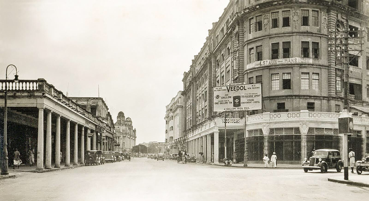 Kolkata Park Street in the 1930s. Tincus colonized porch on the left Kolkata Park Street in the 1930s. Tincus colonized porch on the left