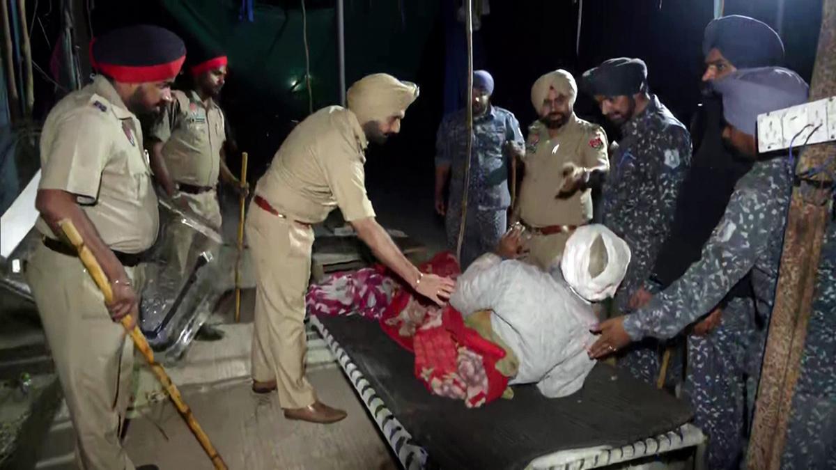 Farmers protest LIVE updates: Punjab Police evicts farmers from Shambhu and Khanauri protest sites