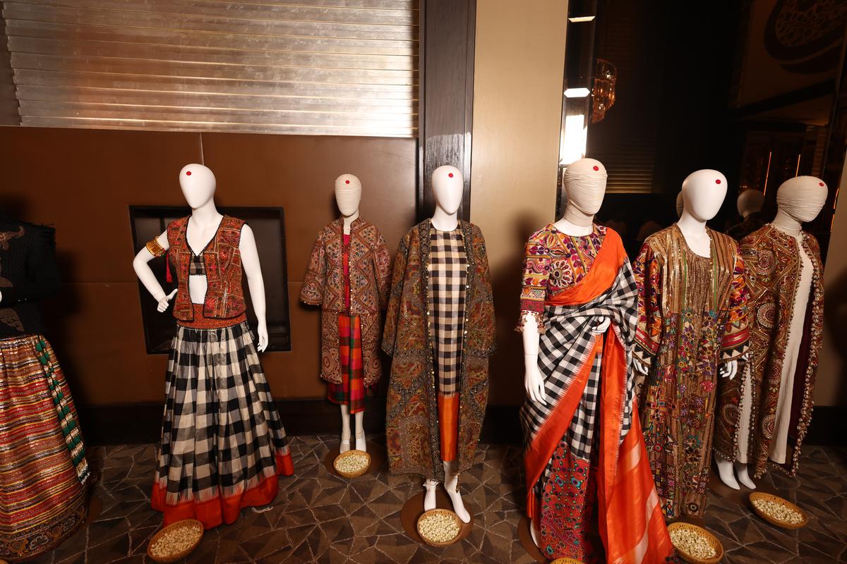 संग्रहणीय वस्तुएँ दुर्लभ और ऐतिहासिक खोजों के इर्द-गिर्द बनाई गई हैं, फिर इन्हें फैशन में बदल दिया गया है