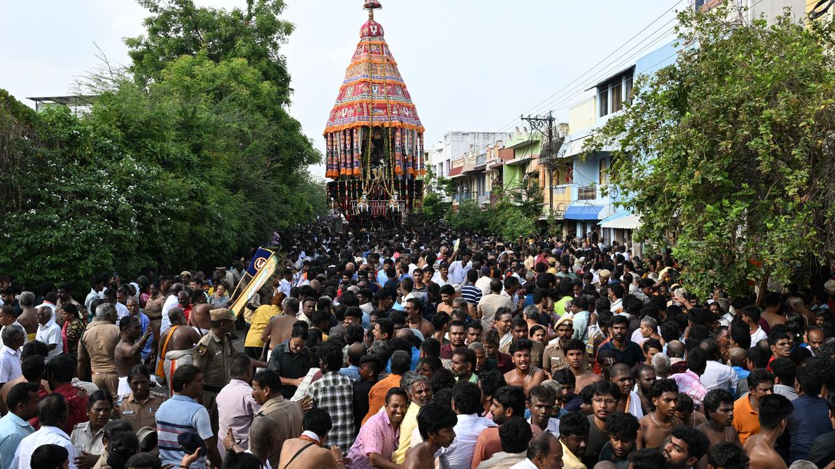 Devotees pull Srirangam temple car amidst religious fervour
