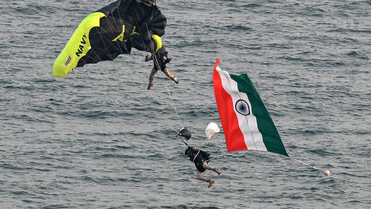 Navy skydivers collide during rehearsal for operational demo