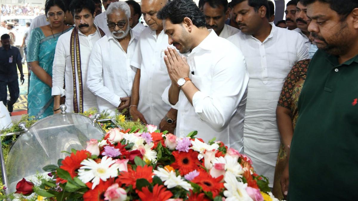 CM pays tributes to Adari Tulasi Rao