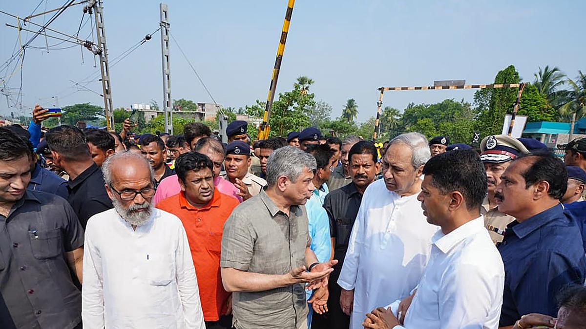 Odisha train accident | Ashwini Vaishnaw, Naveen Patnaik and Mamata Banerjee visit site