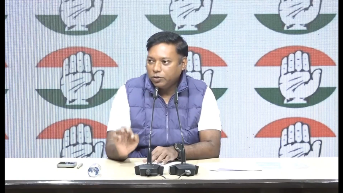 Modi govt. sparing IndiGo as it bought poll bonds: Congress