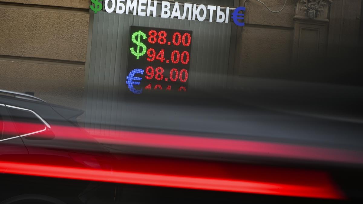 U.K. follows U.S. with sanctions on Moscow stock exchange